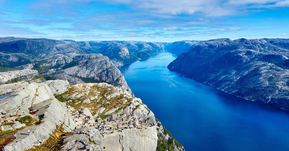 โอกาสงานดี! เจาะลึกอาชีพพนักงานต้อนรับโรงแรม ย่านโรงโป๊ะ พัทยา พร้อมเทคนิคสมัครงานให้ได้งานทันที